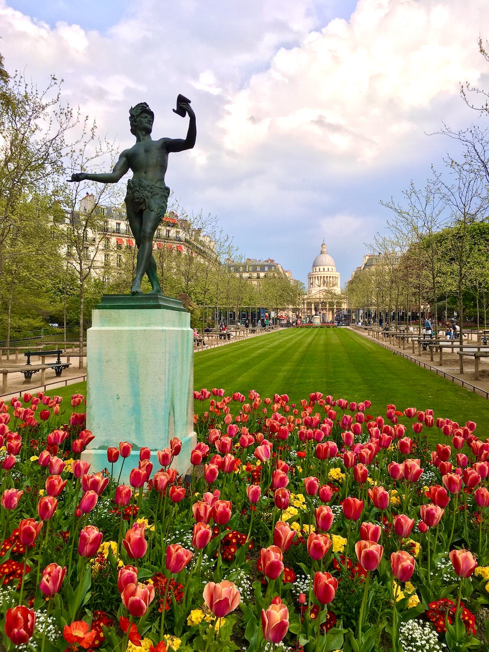 jardin du luxembourg in paris france